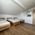 With Pool In Apartamento Kornić
