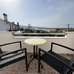 With Pool In Apartamento Kornić