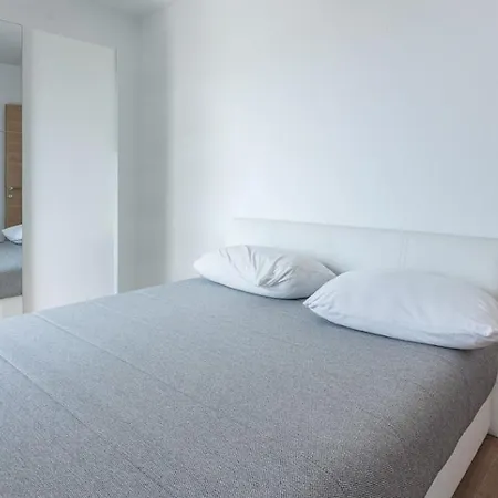 Apartman With Pool In Kornic
