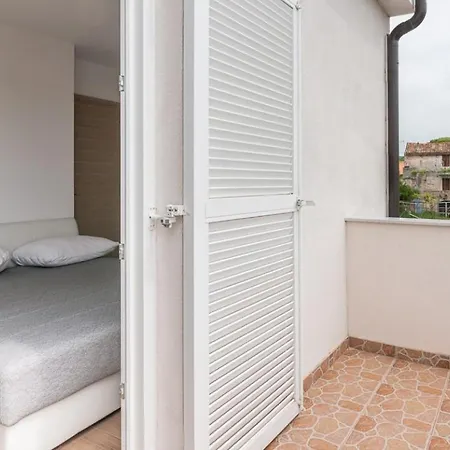 דירה With Pool In Kornić