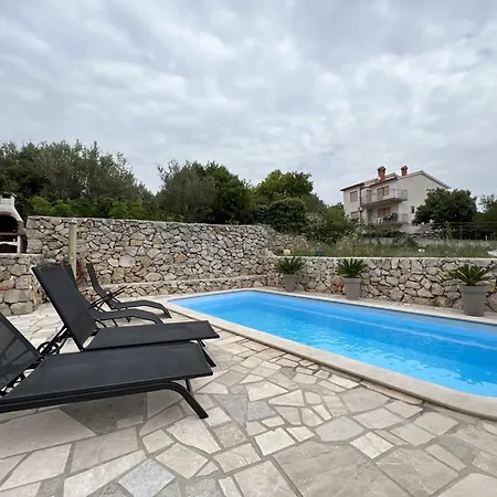 דירה With Pool In *