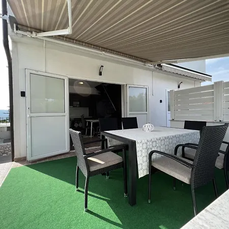 Apartman With Pool In
