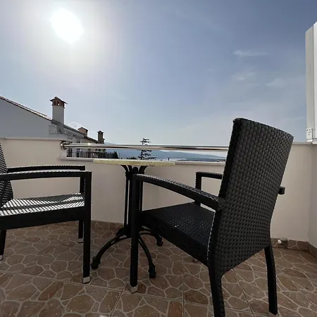 With Pool In Apartman Kornic