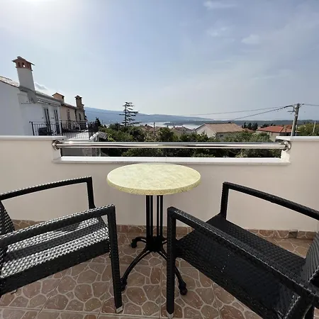 With Pool In 公寓 Kornić