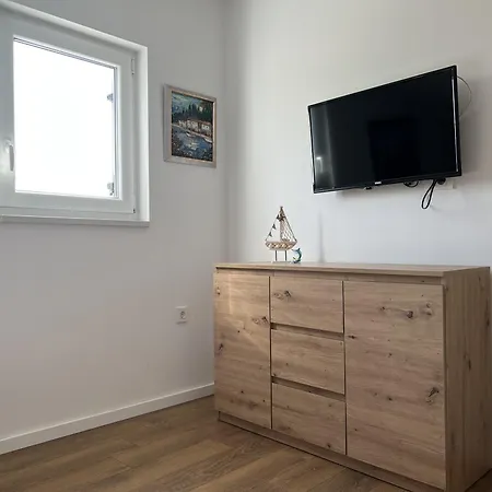 With Pool In 公寓 *